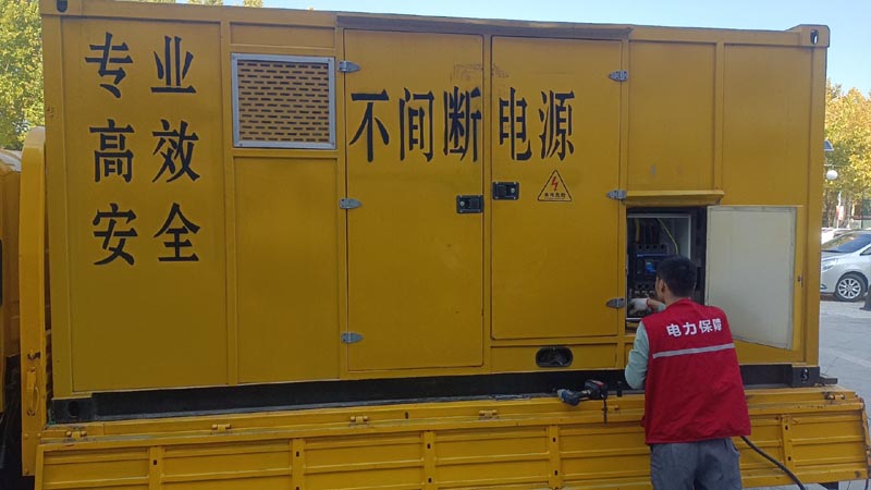 岢岚柴油发电机组和UPS电源配合使用时，如何避免切换过程中的电力中断？